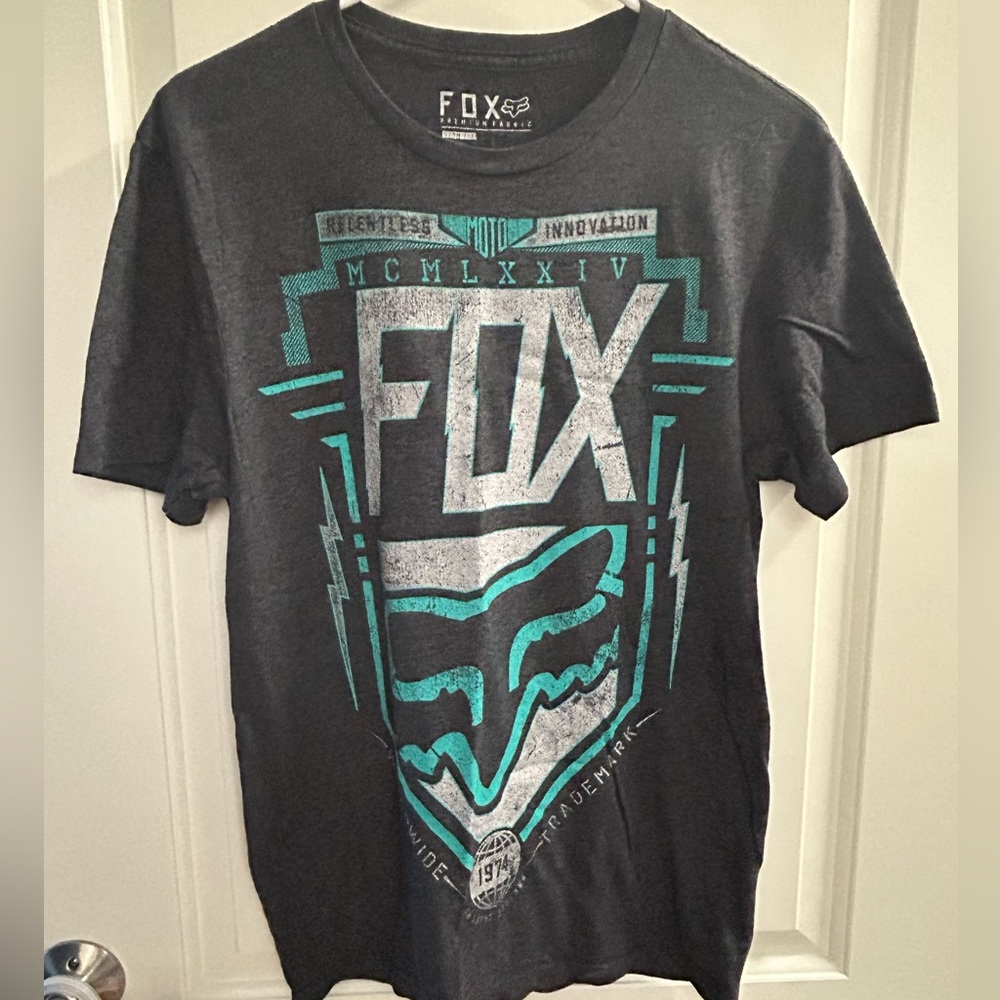Fox Tee, Men’s Small, Slim Fit, Charcoal
